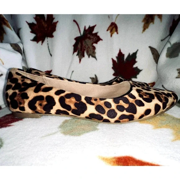 TORRID SIZE 10W LEOPARD CHEETA ANIMAL PRINT FLATS - Picture 5 of 11